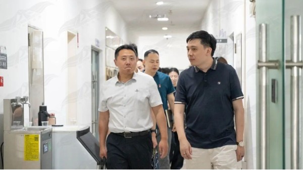 佛山市工信局及投促局领导莅临云顶航空，共商低空经济发展