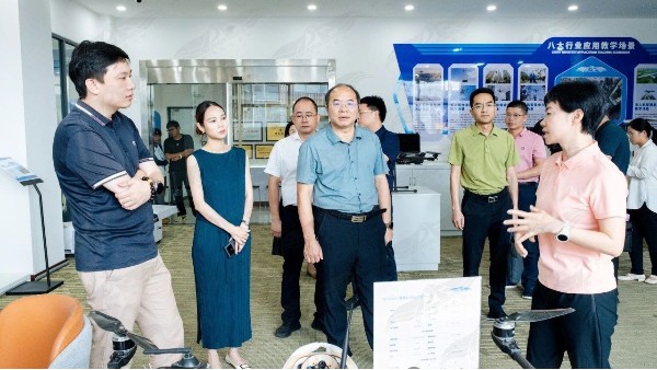 梅州五华县县委书记一行莅临云顶航空参观交流